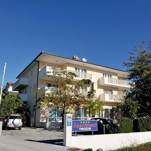  Apartment Apartmani Trogir Kroatien